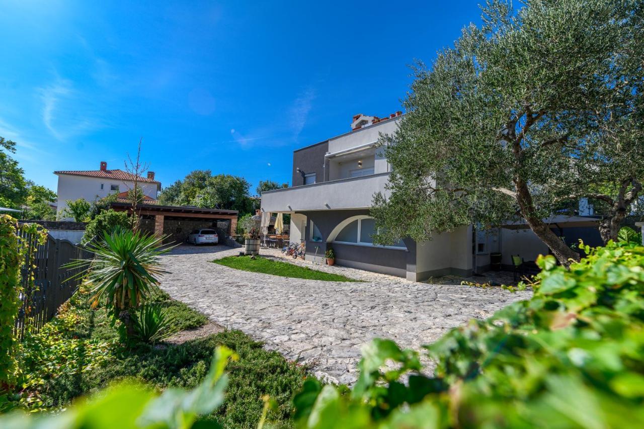 Apartments Maksim And Timon Krk Town Exterior foto