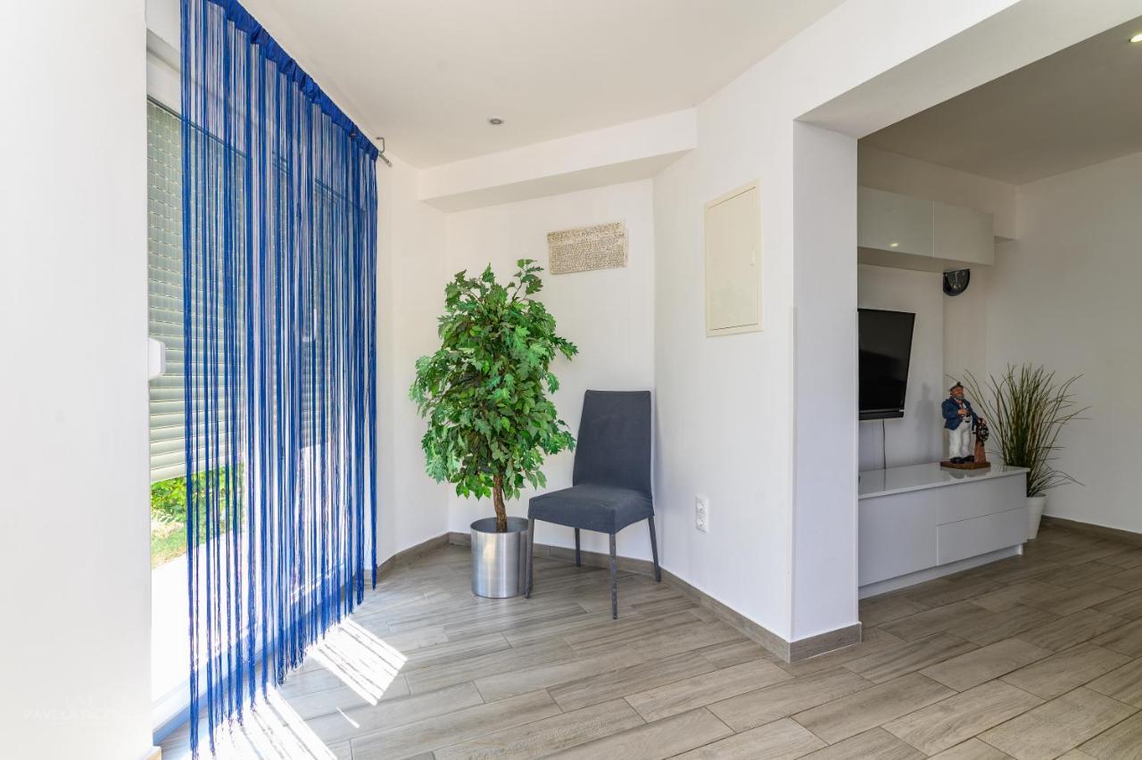 Apartments Maksim And Timon Krk Town Exterior foto